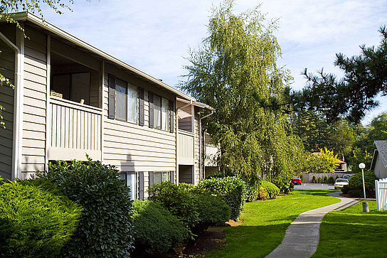 Property Photo 32292 - Professionally Landscaped Grounds